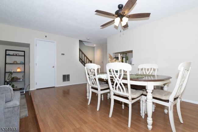 Building Photo - 242 Penns Way