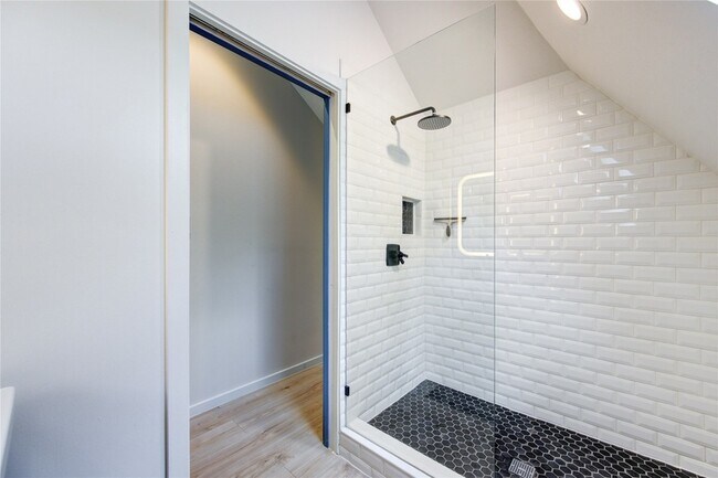 Building Photo - 5222 Summer Snow Dr