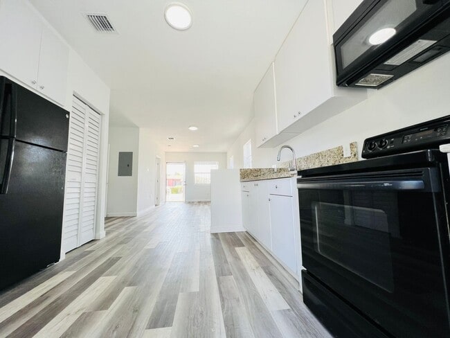 Building Photo - Fabulous Renovation! Gorgeous Three Bedroom and One Bath Home!