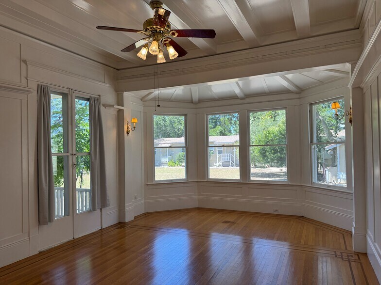 Building Photo - 627 Rose Ave