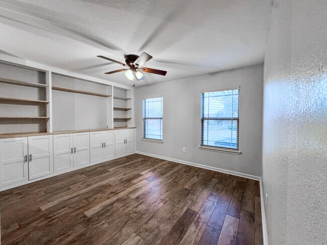 Building Photo - 36 Talladega Loop