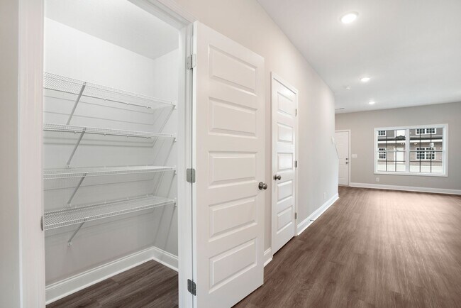 Building Photo - Excell Pointe 2 Bedroom Townhomes