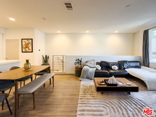 Building Photo - 2111 N Cahuenga Blvd