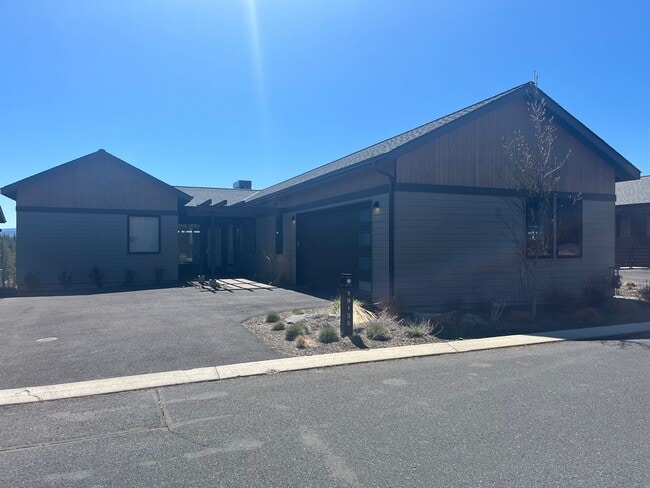 Primary Photo - Gorgeous Tetherow 4 Bedroom + Office