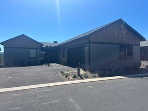 Building Photo - Gorgeous Tetherow 4 Bedroom + Office