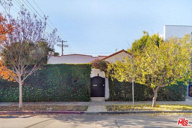 Building Photo - 801 Laurel Ave
