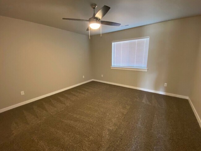 Building Photo - ~Brand New House in Oakland~