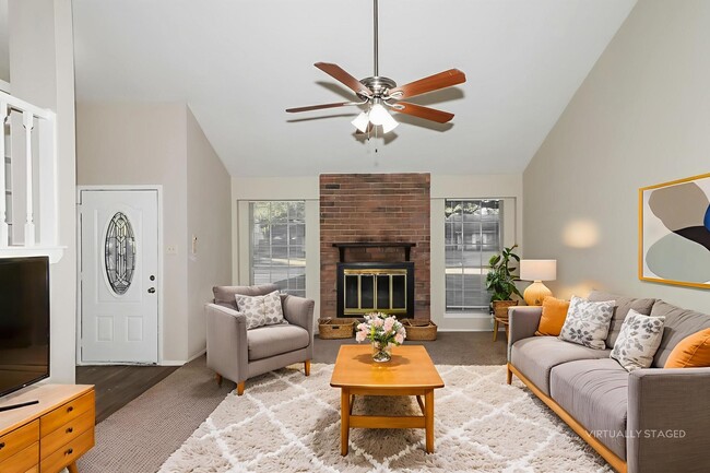 Building Photo - 15310 Meadow Village Dr