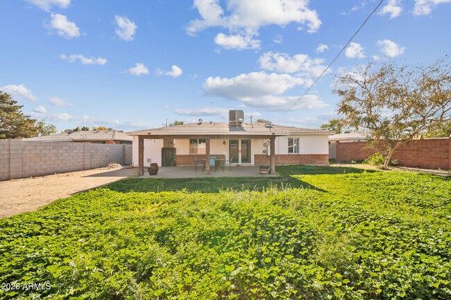 Building Photo - 2320 W Whitton Ave