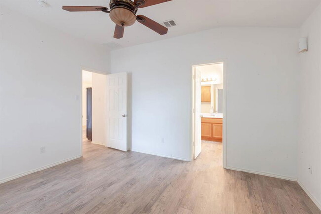 Building Photo - 906 Aiken Dr