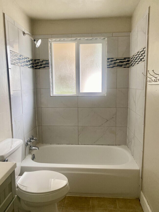 Building Photo - 1541 Marilyn Cir