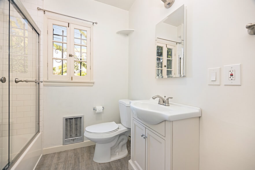 Building Photo - 853 N Citrus Ave