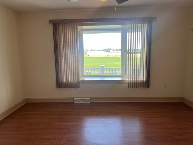 Building Photo - Now Leasing – Beautiful Well Maintained 3-...