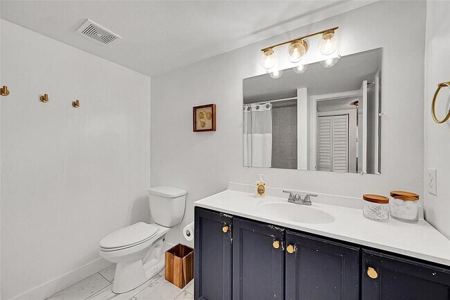 Building Photo - 117 Gardens Dr