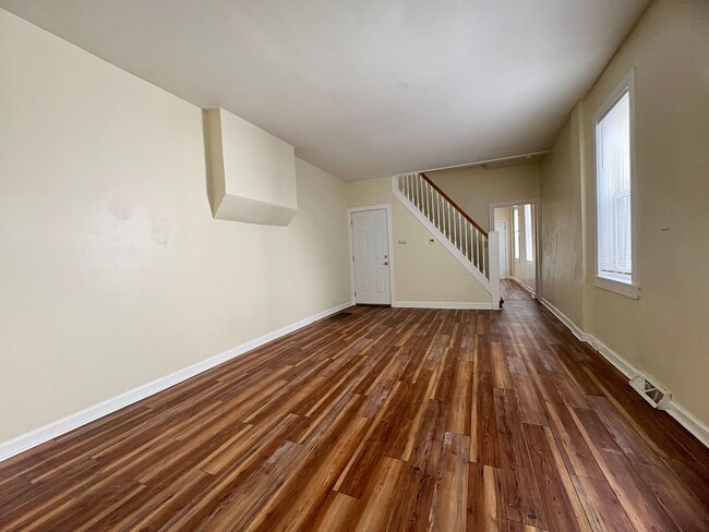 Building Photo - 4 Bedroom 1 Bathroom Rowhome in Reading w/...