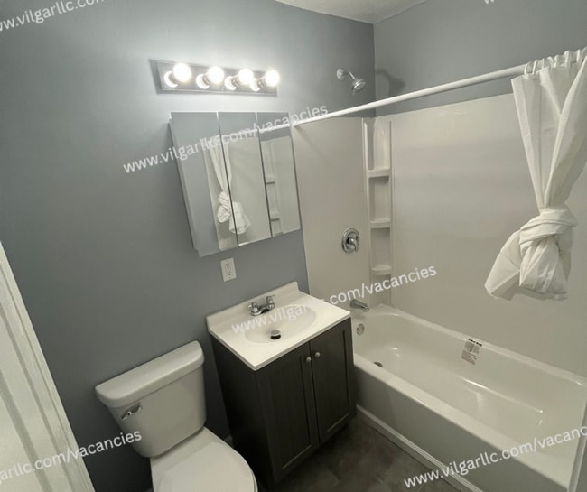 Building Photo - This stunning 4 Bedroom, 1 Bath home in Gary, IN
