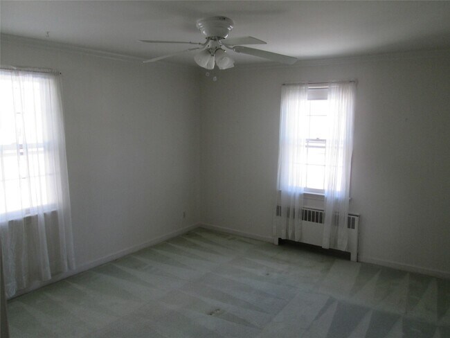 Building Photo - 293 Manville Rd