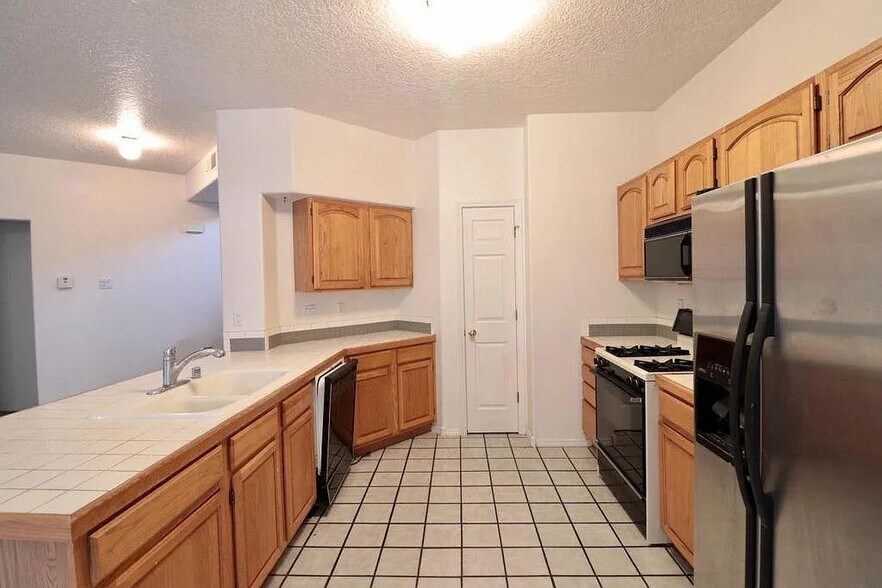 Building Photo - 8020 Brittany Ave NE