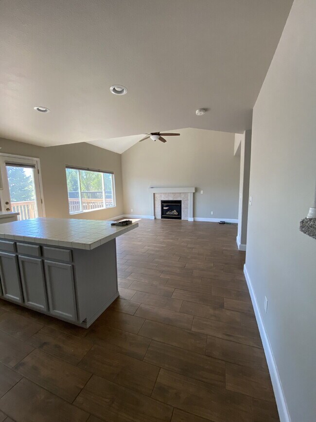 Building Photo - 5 bedroom - Oxbow