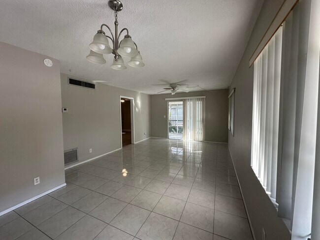 Building Photo - 2301 NE 14th Street Causeway