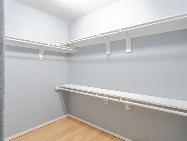 Building Photo - 904 SW Green World St