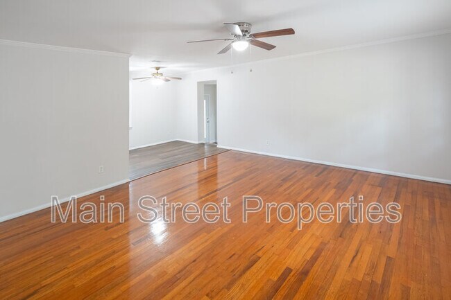 Building Photo - 118 Czar Ln