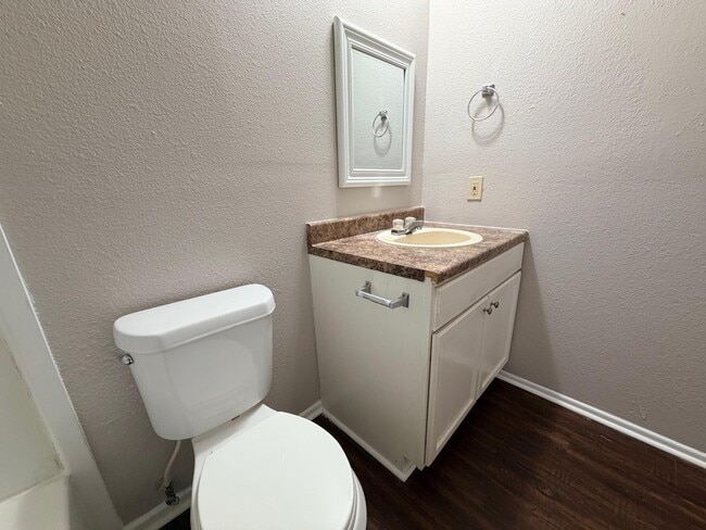 Building Photo - 3302 Salisbury Ave