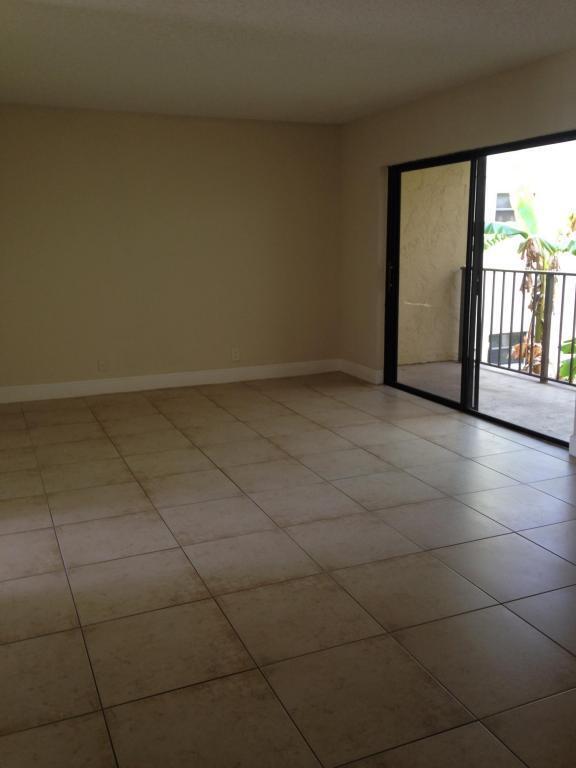 Building Photo - 1447 Lake Crystal Dr