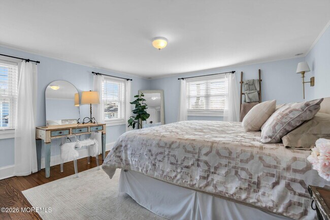 Building Photo - 115 10th Ave