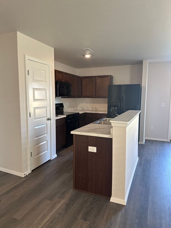 Building Photo - *Pre-leasing* NEWER Three Bedroom | Two Ba...