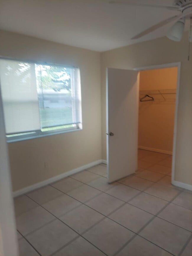 Building Photo - 5471 Ravenswood Rd