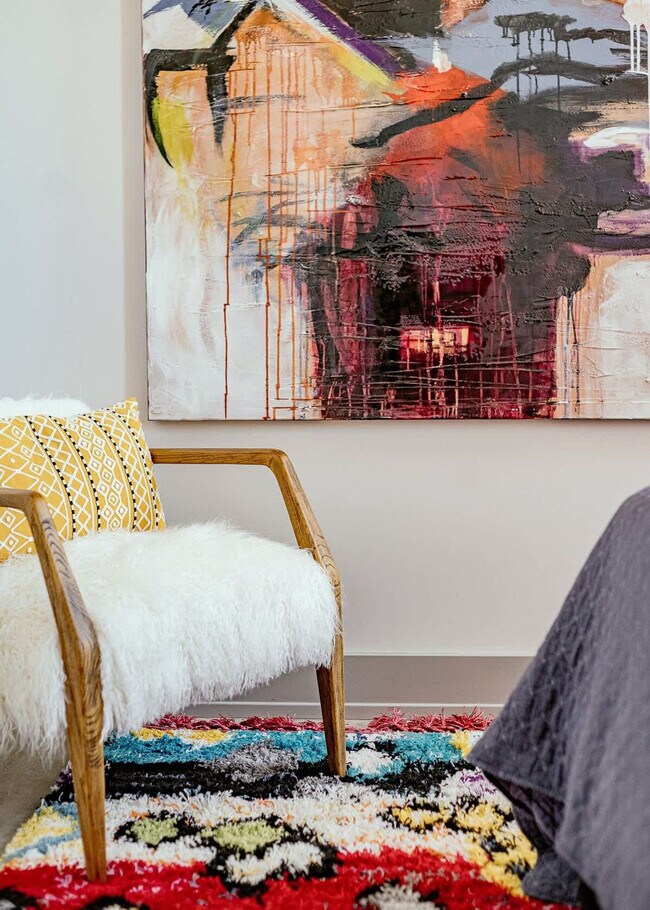 Building Photo - 1954 W North Ave