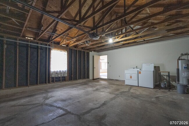 Building Photo - Spacious 3 Bed 2Bath SFM Pets Negotiable- WEST LOCH ESTATES - $3950/month