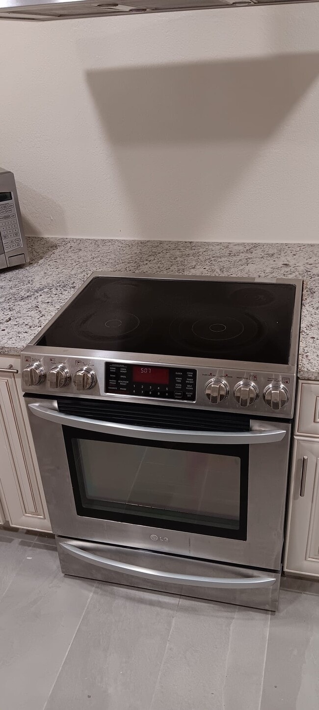 Building Photo - 3071 Simpson Rd