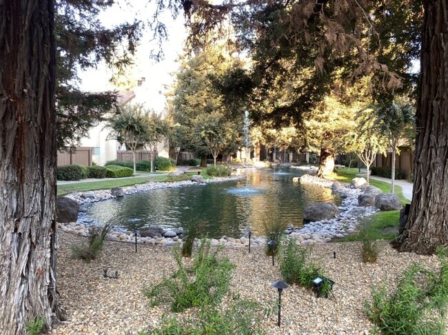 Building Photo - Upgraded 2 bedroom condo in a gated commun...
