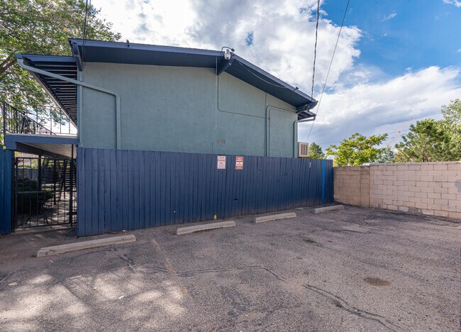 Building Photo - 206 Princeton Dr SE