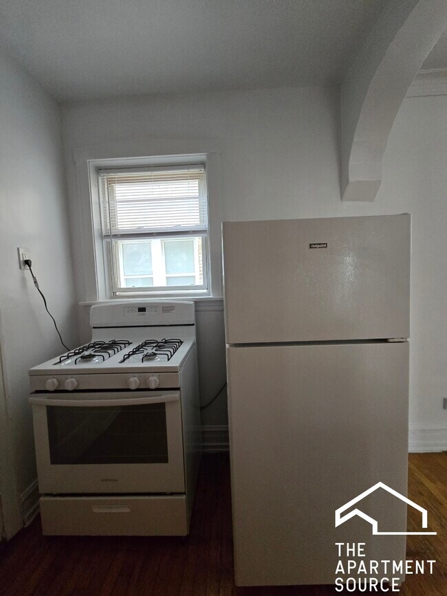 Building Photo - 4107 N Sacramento Ave