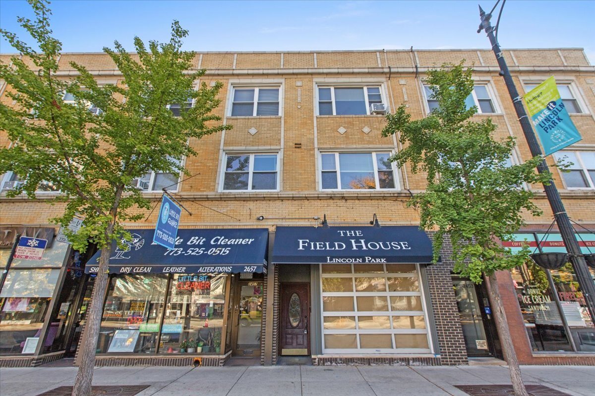 Building Photo - 2453 N Clark St