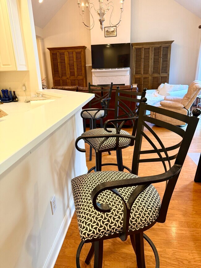 Building Photo - 100 Cottonwood Creek Ln