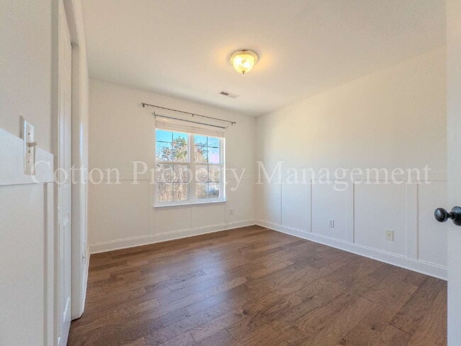 Building Photo - 4BR/2.5BA Pet Friendly home – BONUS Electricity Included! – Close to Beach & Shopping – $2,600/month