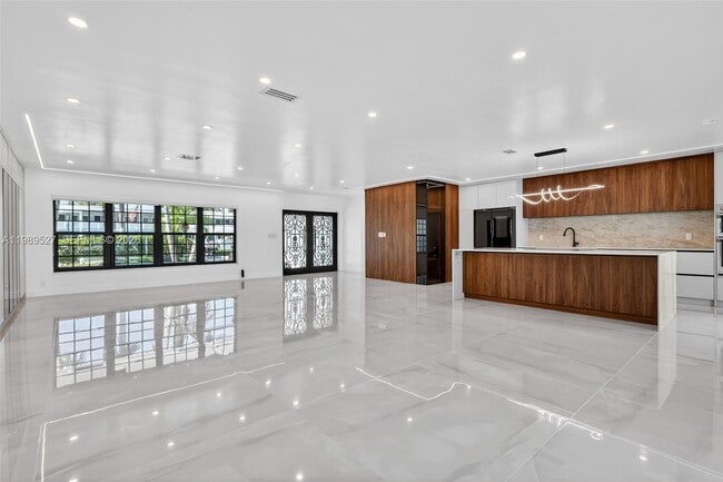 Building Photo - 607 Layne Blvd