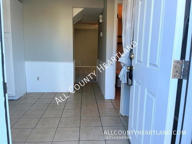 Building Photo - 221 Jason Dr