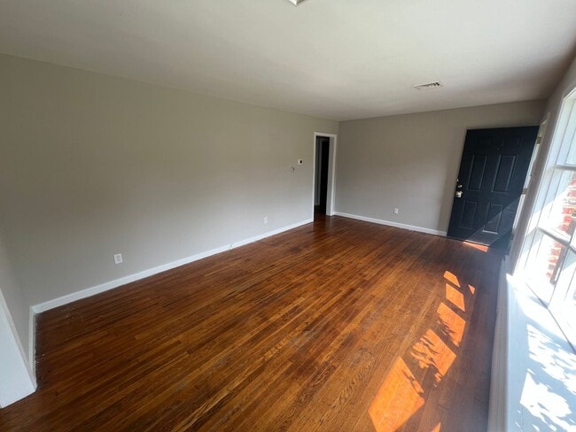 Building Photo - Very Spacious 3 bdrm/1 bth House Located in Henrico's West End!!