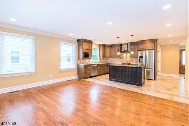 Building Photo - 64 Kent Pl Blvd