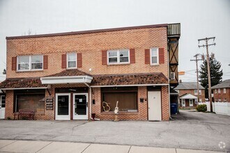 Building Photo - Bright and Spacious 3-Bedroom Apartment in...