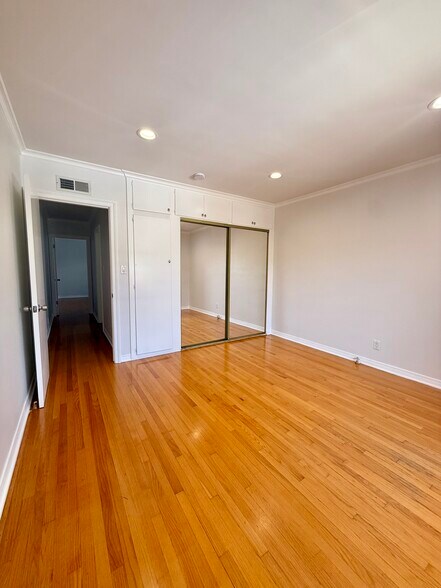 Building Photo - 13628 Addison St