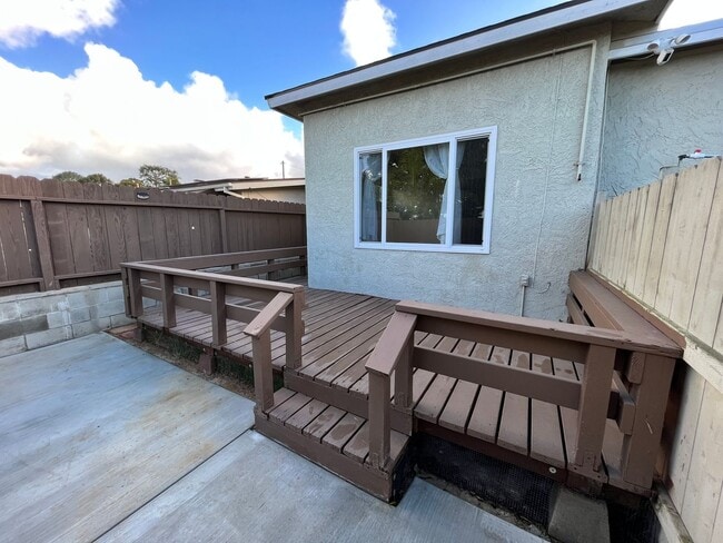 Building Photo - **$500 OFF 1ST MO RENT** 1BD/1BA with priv...