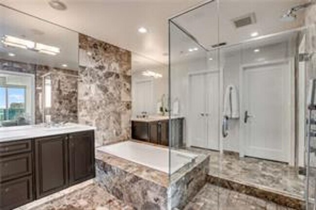 Building Photo - Furnished Luxury Buckhead Condo - Walk to EVERYTHING