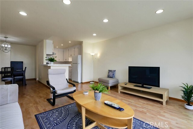 Building Photo - 6542 Ocean Crest Dr