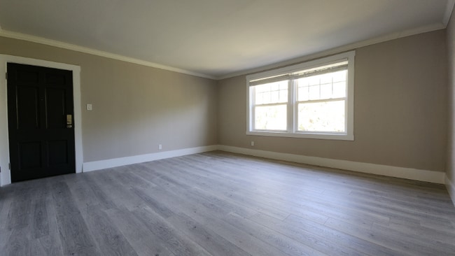 Building Photo - 813 Westwood Dr